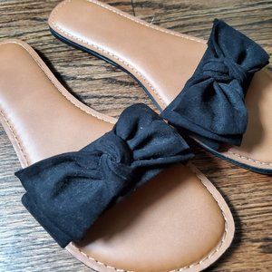 Black bow slides